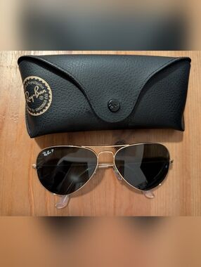Ray-Ban Polarized Classic Aviator Sunglasses in Black and Gold